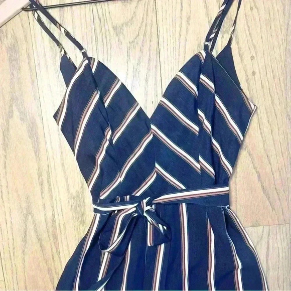 Selfie Leslie Women’s Kallie Navy Striped Jumpsuit Size X-Small - Picture 5 of 13